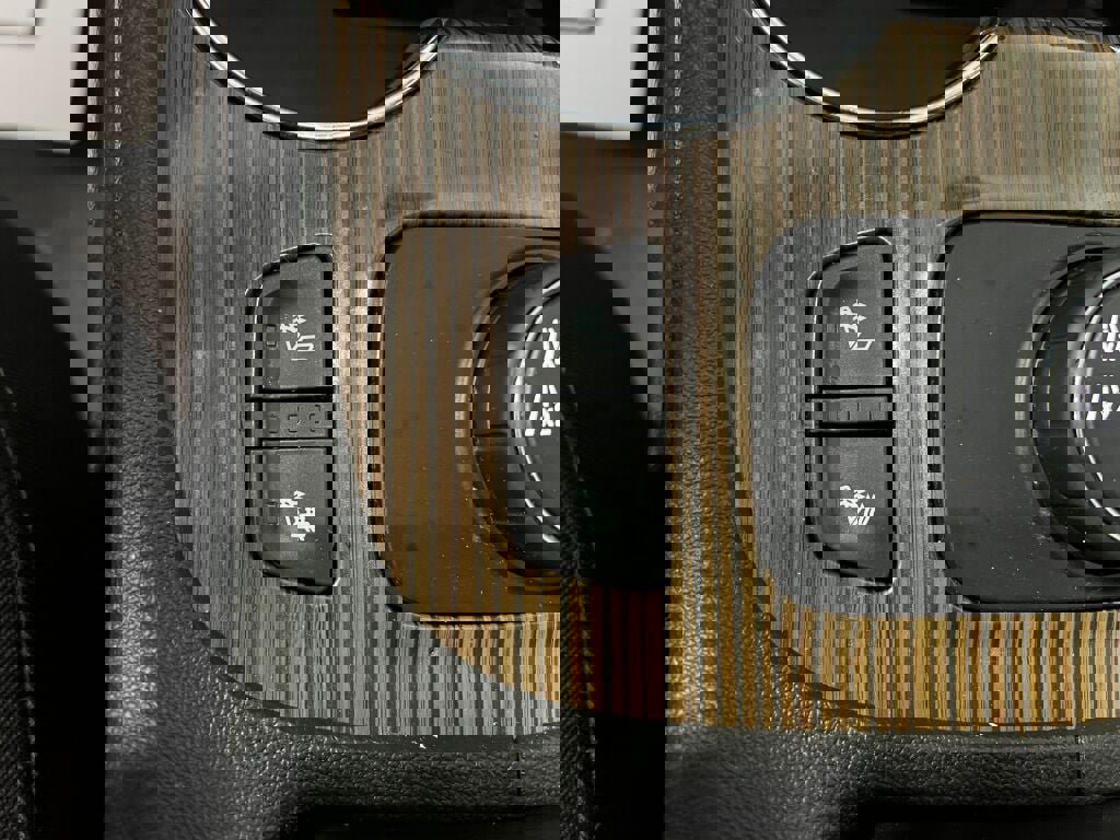 Used 2020 GMC Acadia SLE w/ Driver Convenience Package image 14