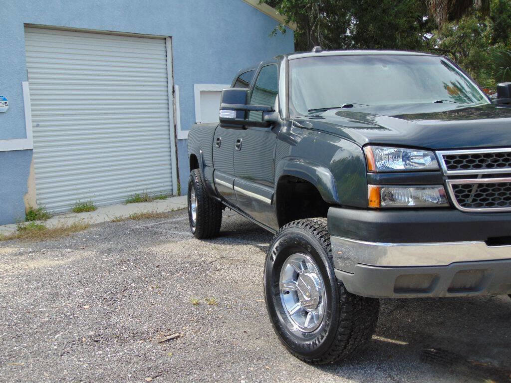 Used 2005 Chevrolet Silverado 2500 LS w/ Heavy-Duty Power Package image 2
