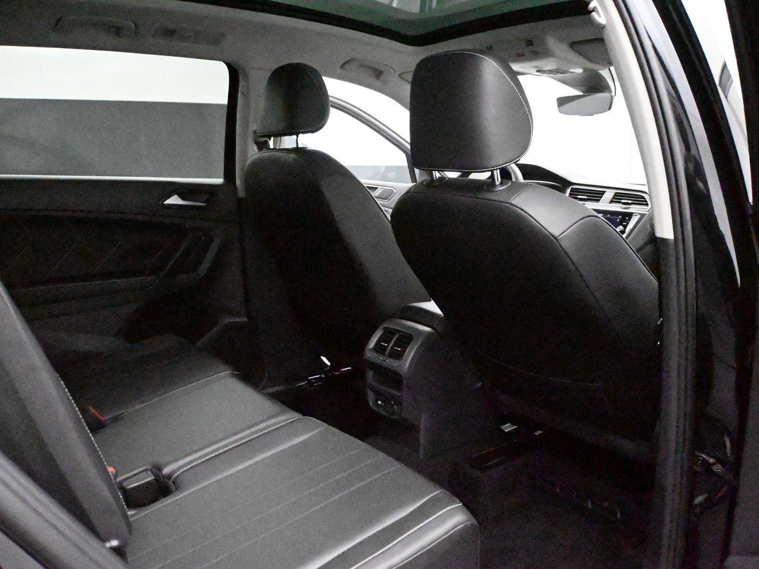 Certified 2022 Volkswagen Tiguan SE w/ Panoramic Sunroof Package AWD/4WD image 18