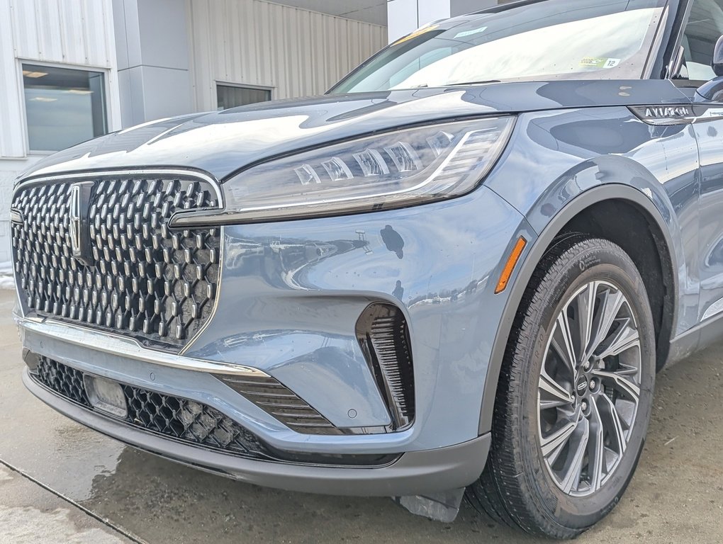 Used 2025 Lincoln Aviator AWD w/ Equipment Group 101A image 13