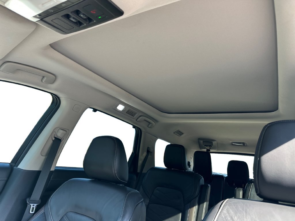 Used 2022 Nissan Pathfinder Platinum w/ Cargo Package FWD image 12