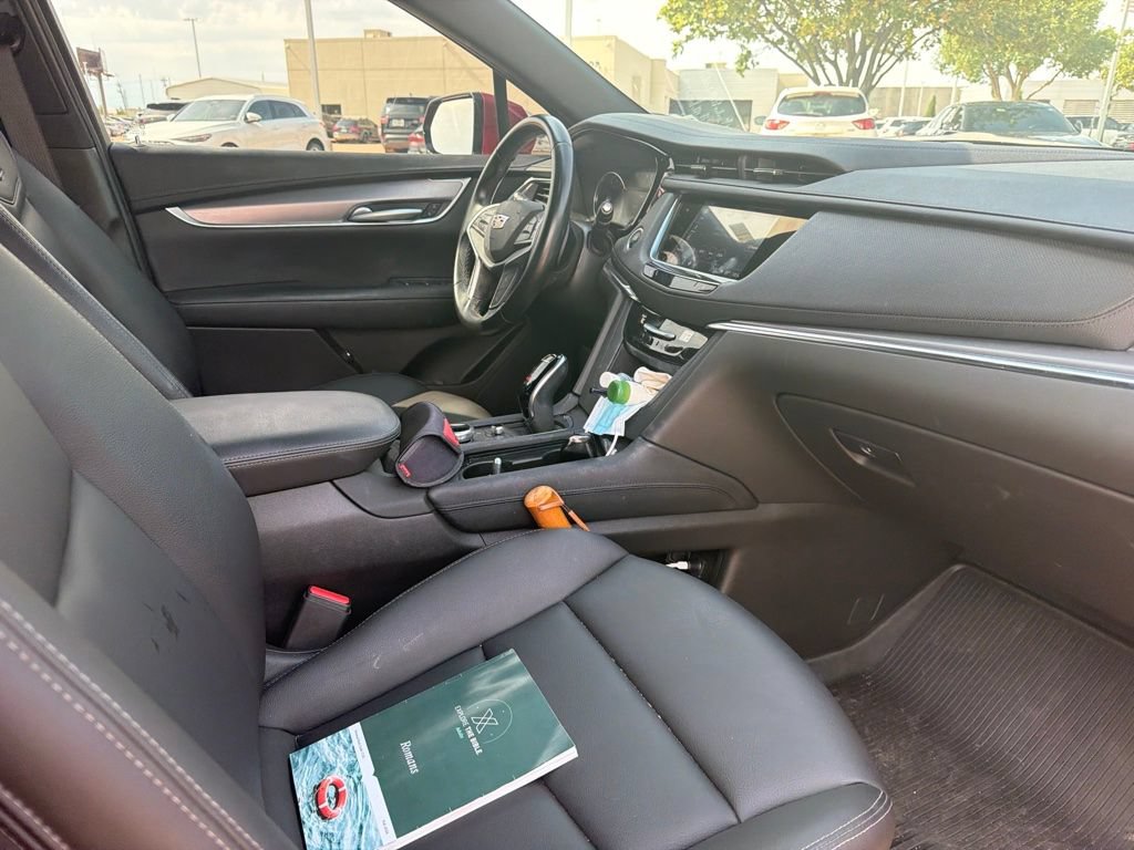 Used 2025 Cadillac XT5 Luxury w/ LPO, Floor Liner Package FWD image 7