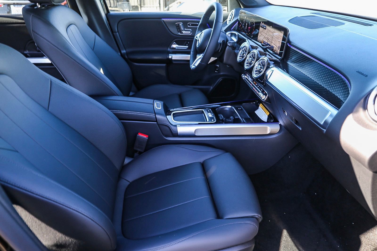 Used 2024 Mercedes-Benz GLB 250 4MATIC image 20