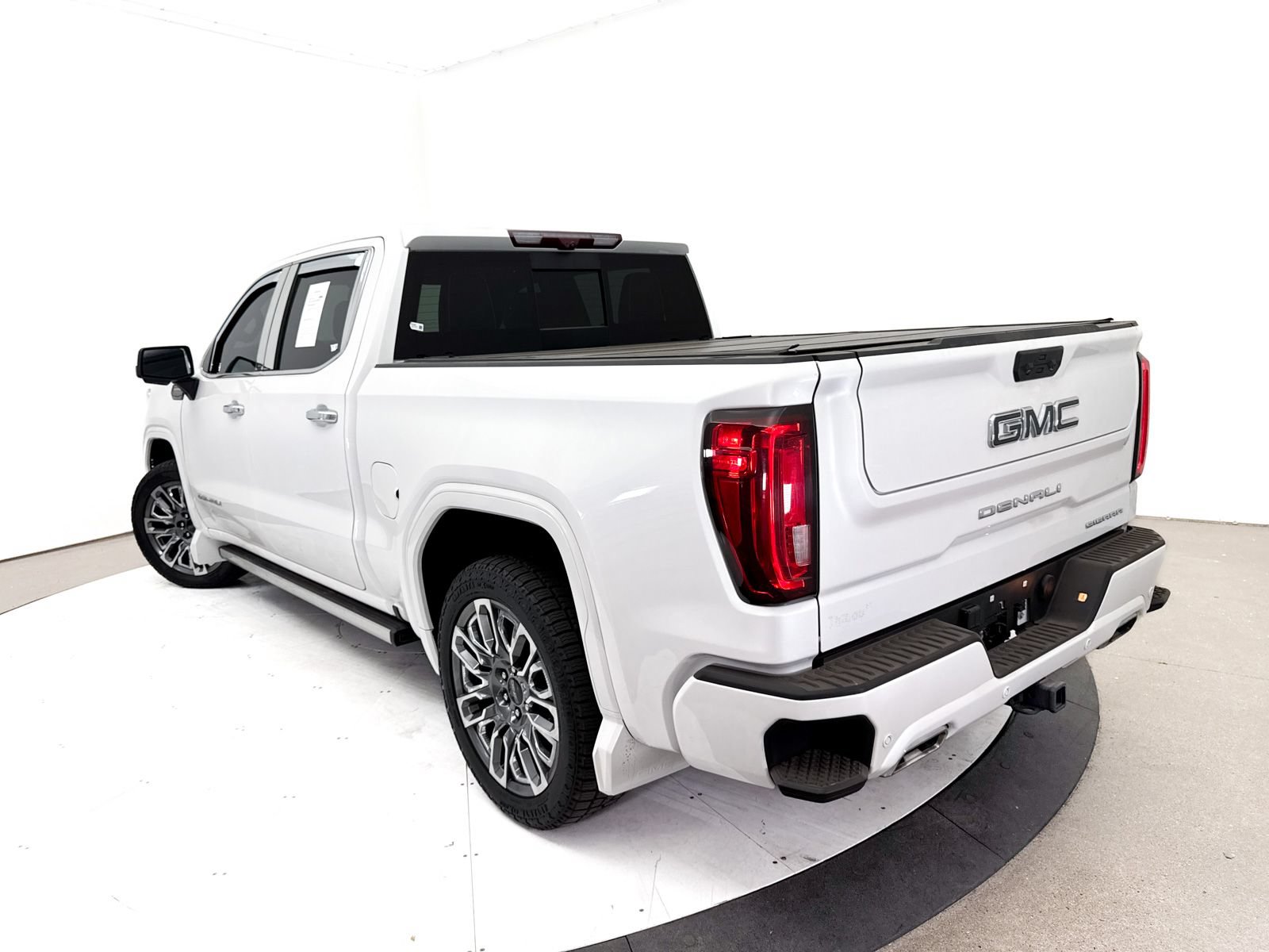 Used 2023 GMC Sierra 1500 Denali Ultimate AWD/4WD image 9
