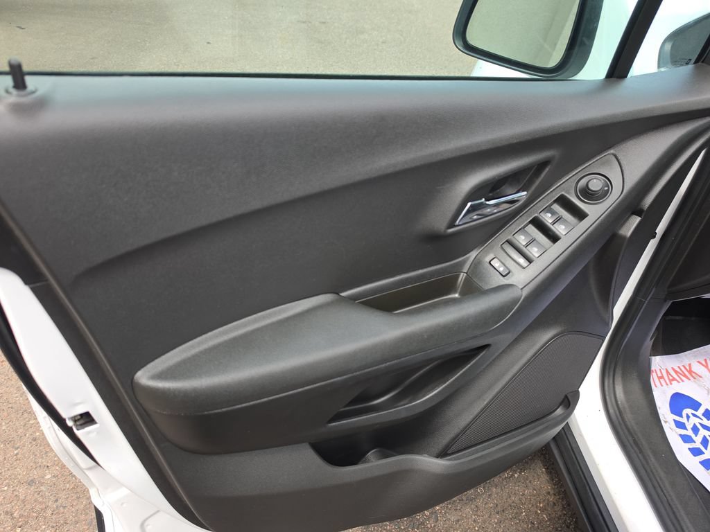 Used 2020 Chevrolet Trax LT AWD/4WD image 10