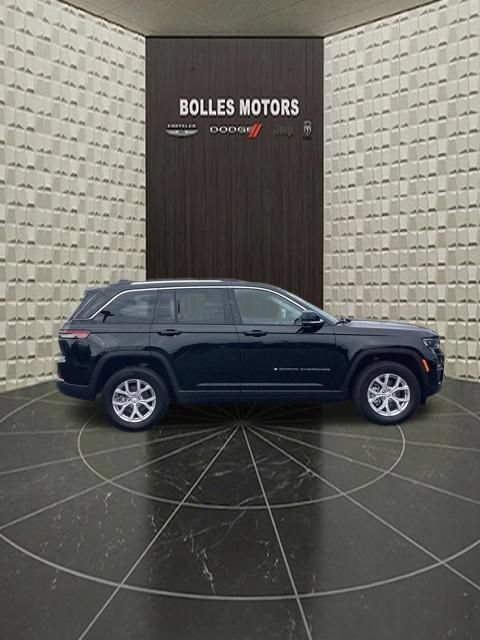 Certified 2023 Jeep Grand Cherokee Limited AWD/4WD image 5