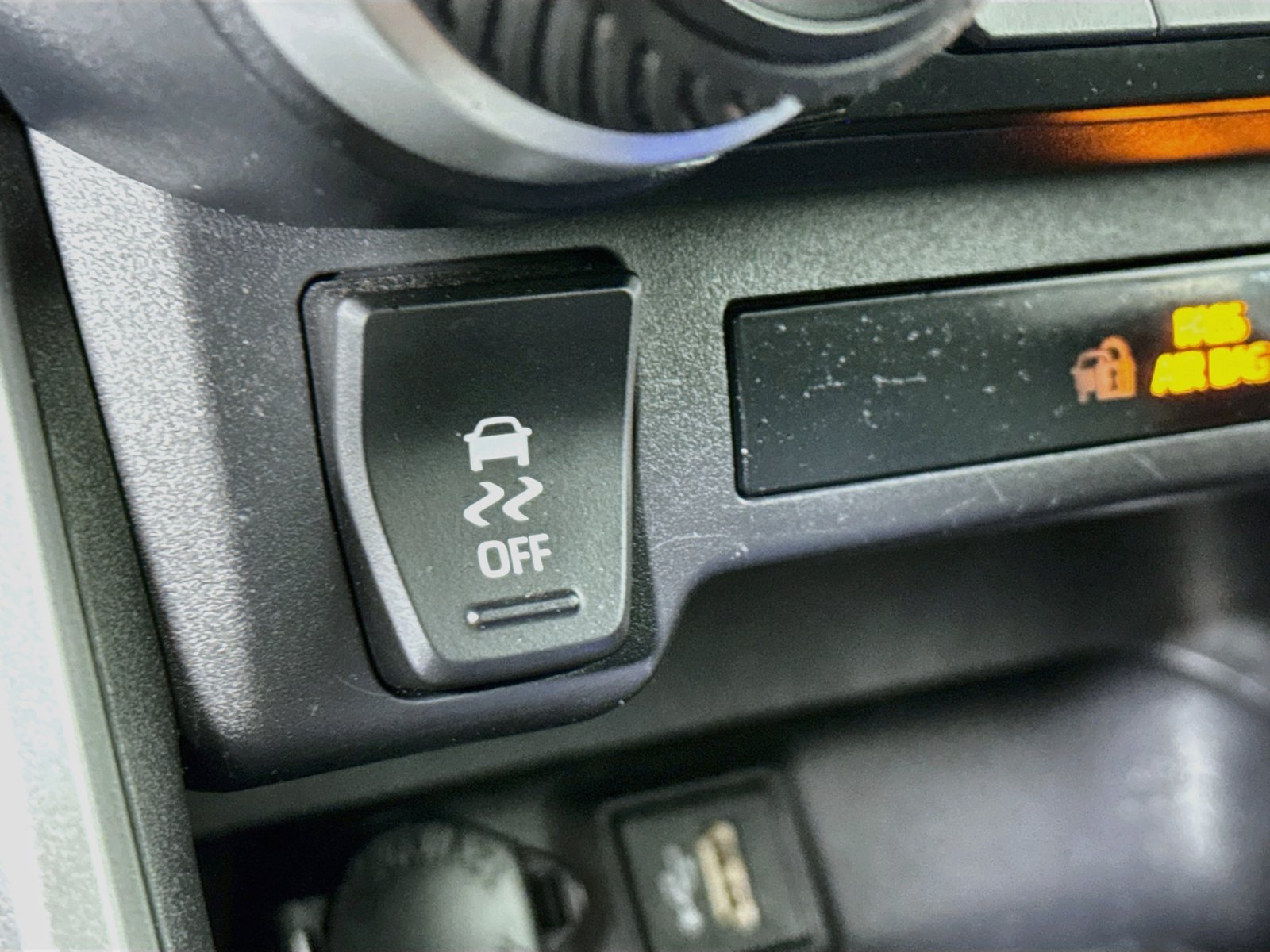 Used 2025 Toyota RAV4 LE AWD/4WD image 16