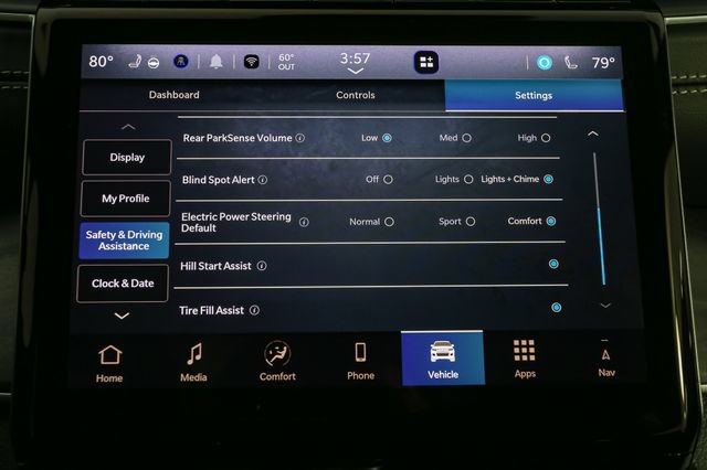 Used 2025 Jeep Grand Cherokee Limited AWD/4WD image 29