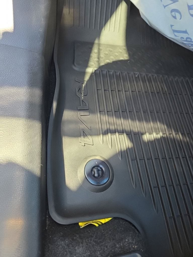 Used 2022 Toyota RAV4 XLE Premium AWD/4WD image 18