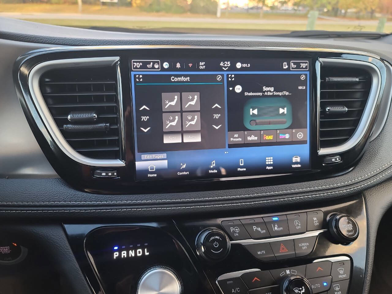 Used 2025 Chrysler Pacifica Select FWD image 16