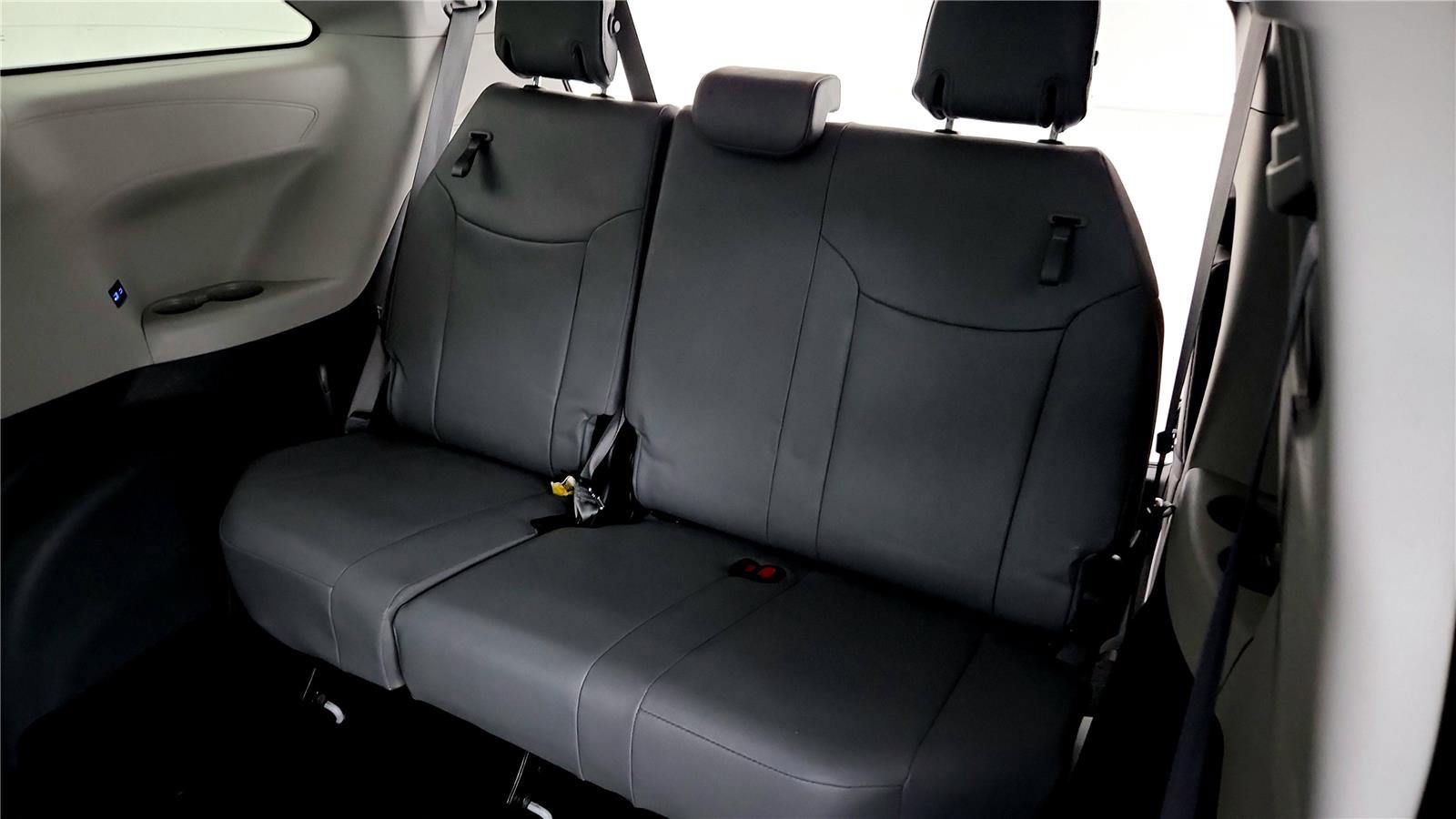 Certified 2024 Toyota Sienna XLE image 25