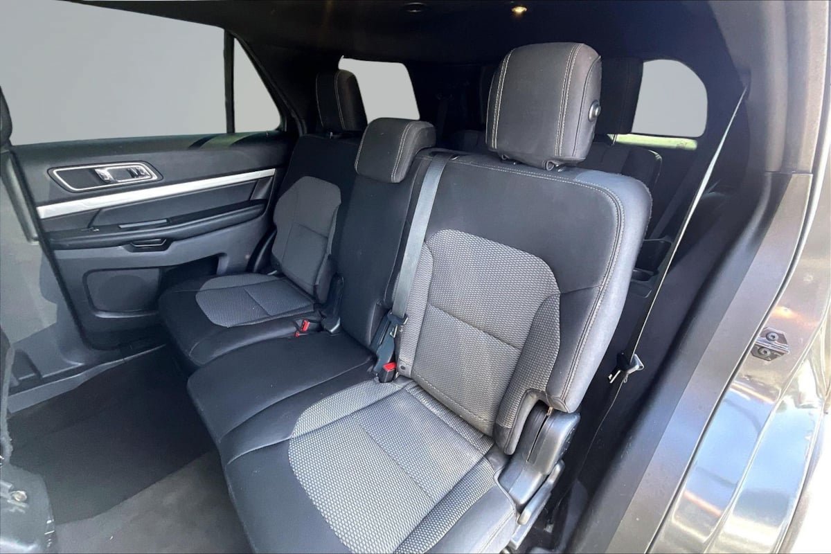 Used 2016 Ford Explorer XLT FWD image 26