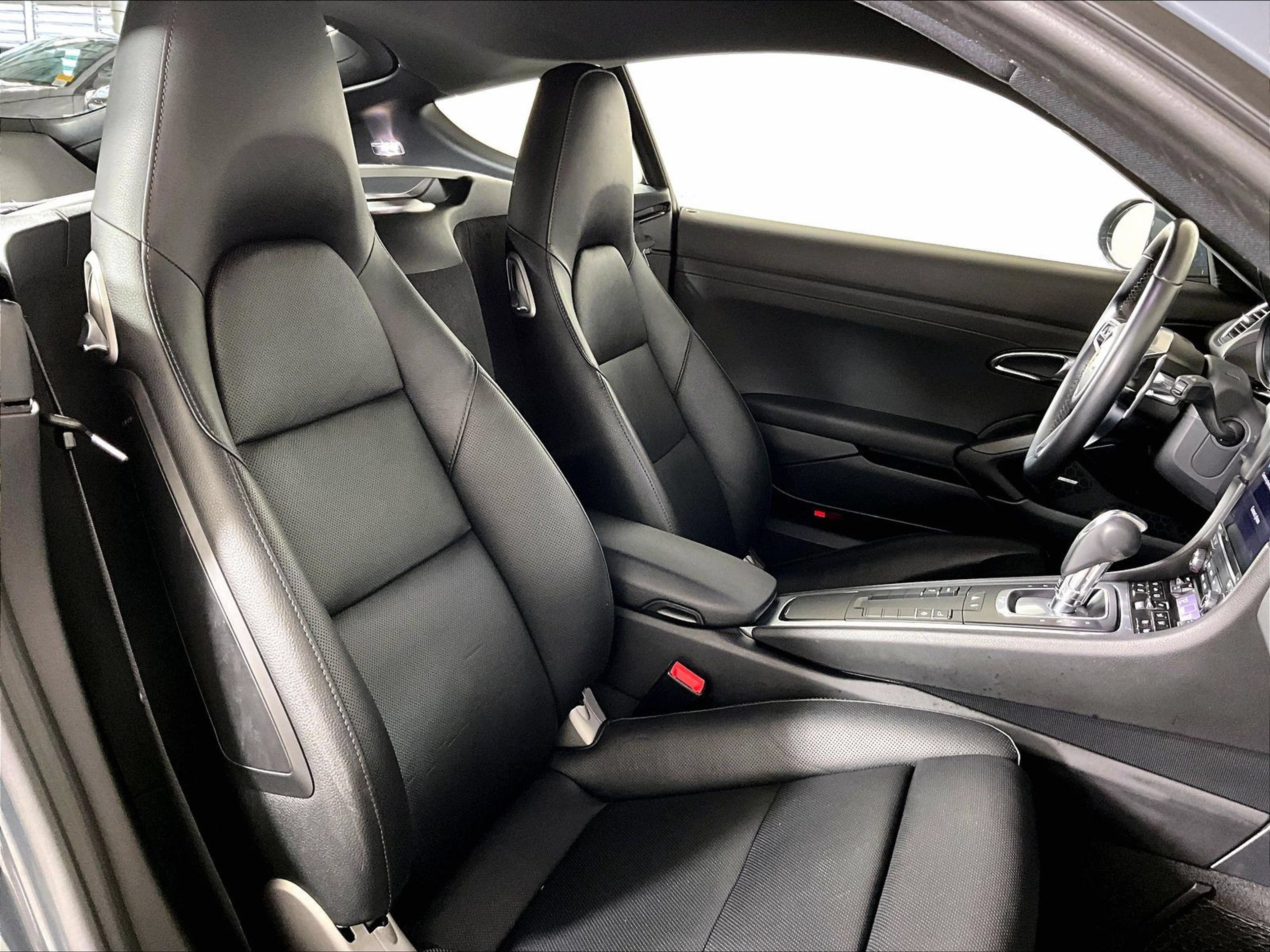 Certified 2018 Porsche 718 Cayman RWD image 18