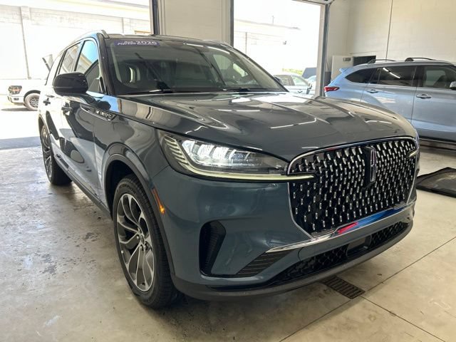 New 2026 Lincoln Aviator AWD image 3