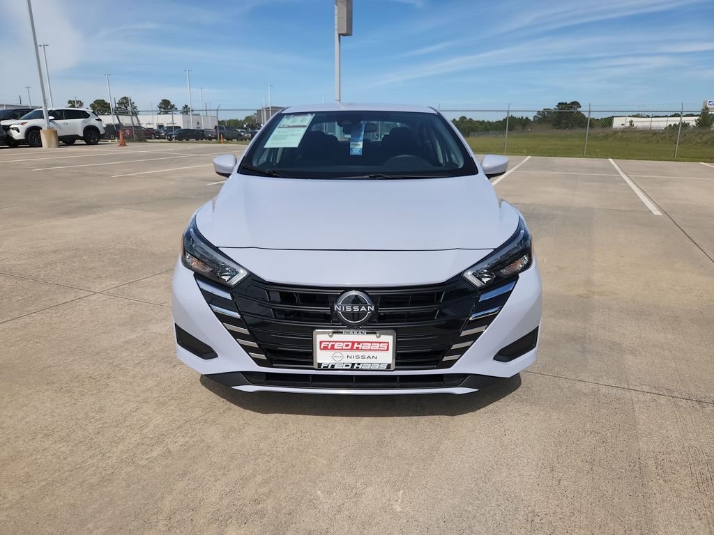 Used 2025 Nissan Versa SV image 9