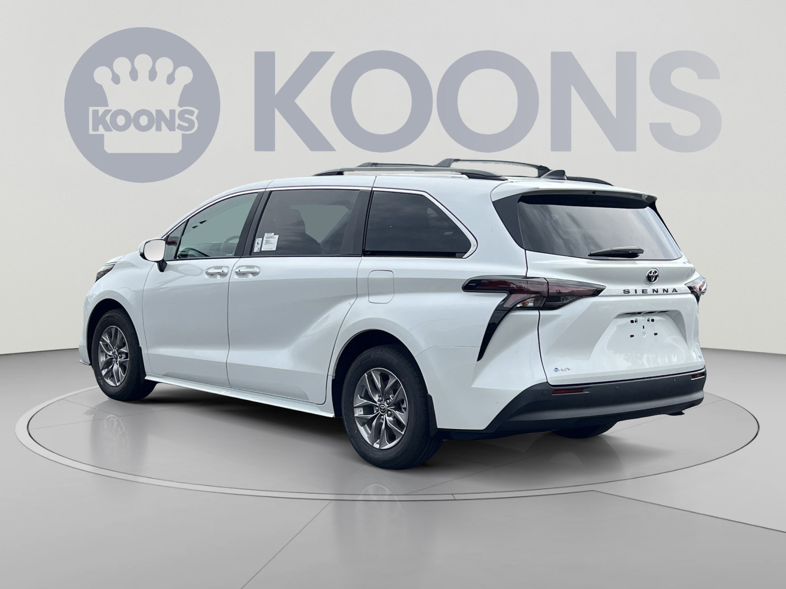 New 2026 Toyota Sienna XLE FWD image 4