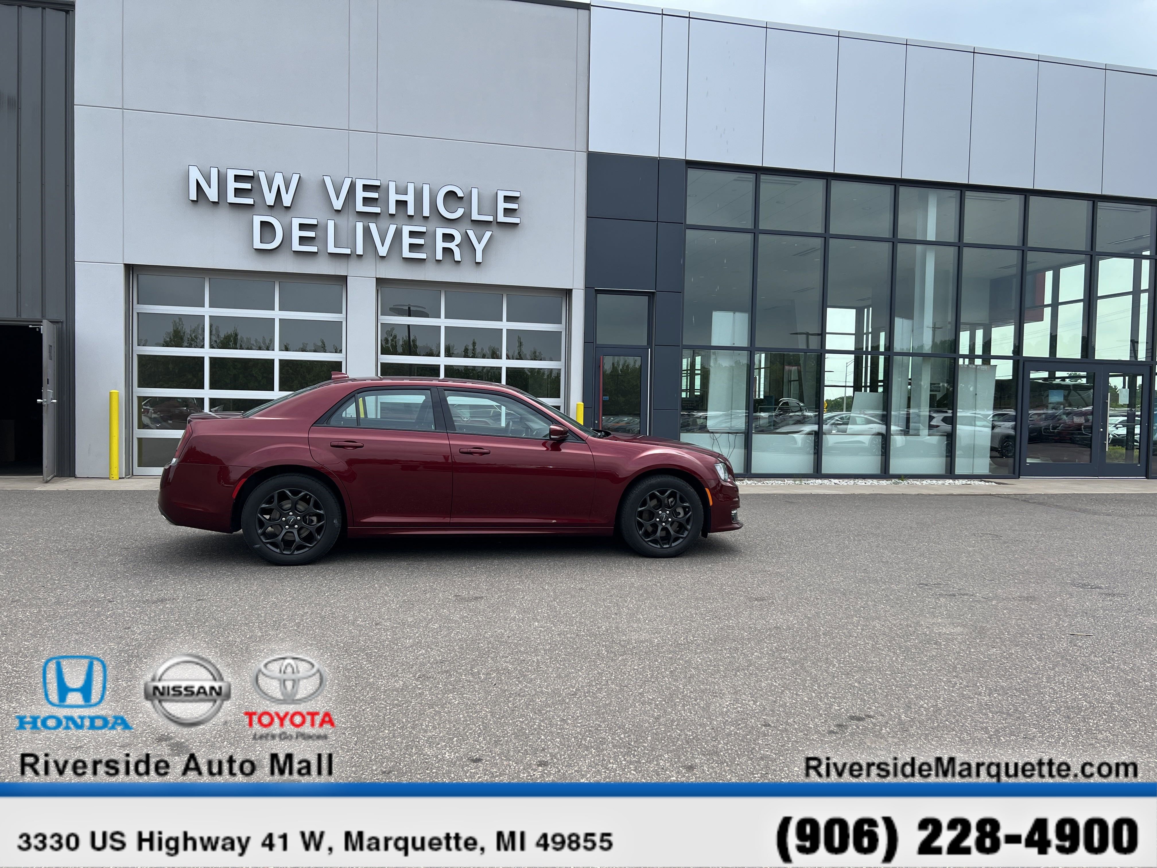 Used 2023 Chrysler 300 Touring L w/ Comfort Group image 10