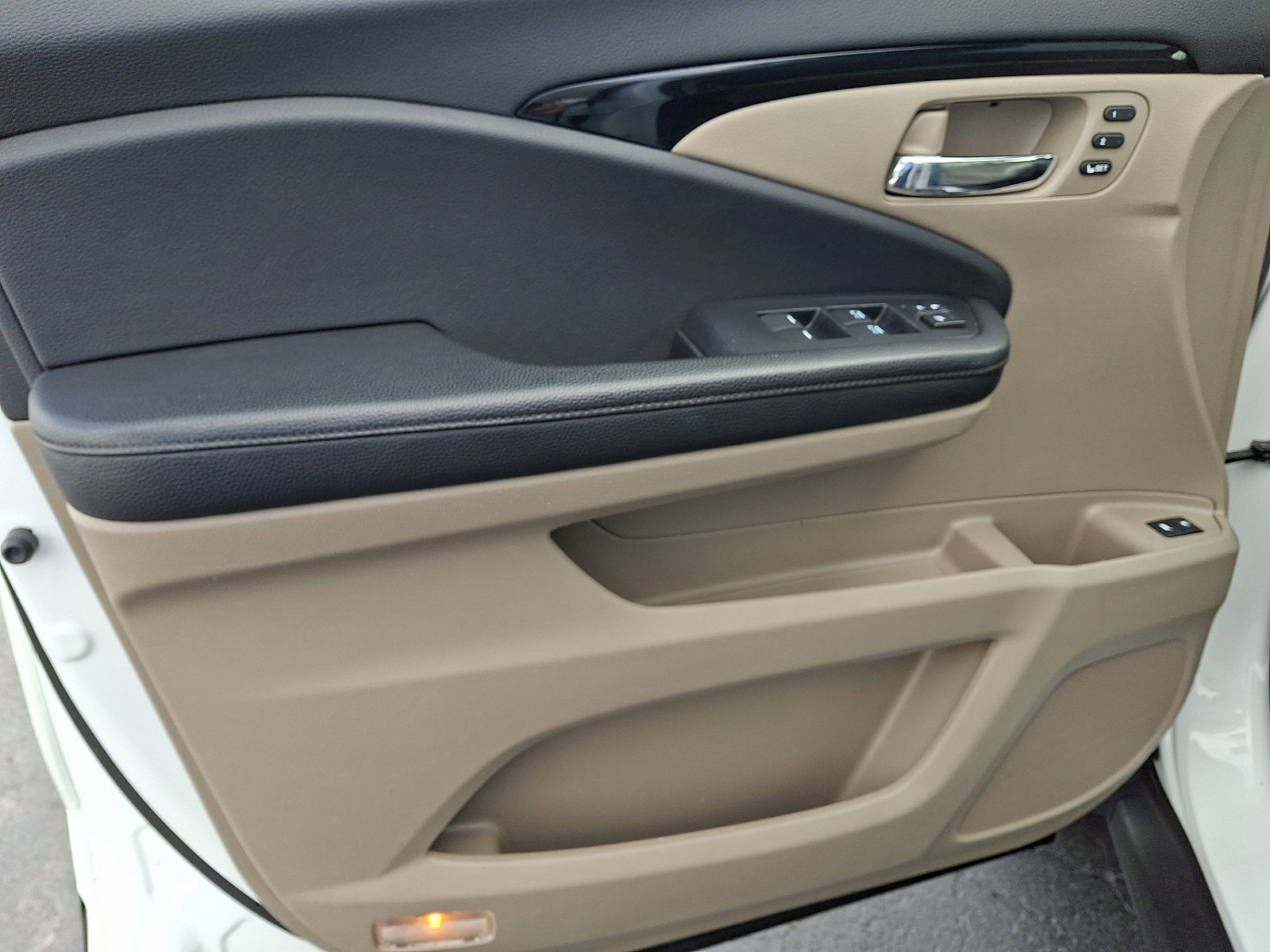 Used 2020 Honda Pilot Touring image 14