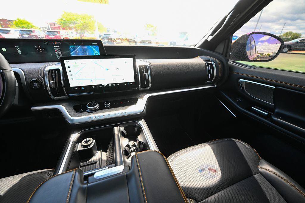 Used 2025 Ford Expedition Tremor AWD/4WD image 35