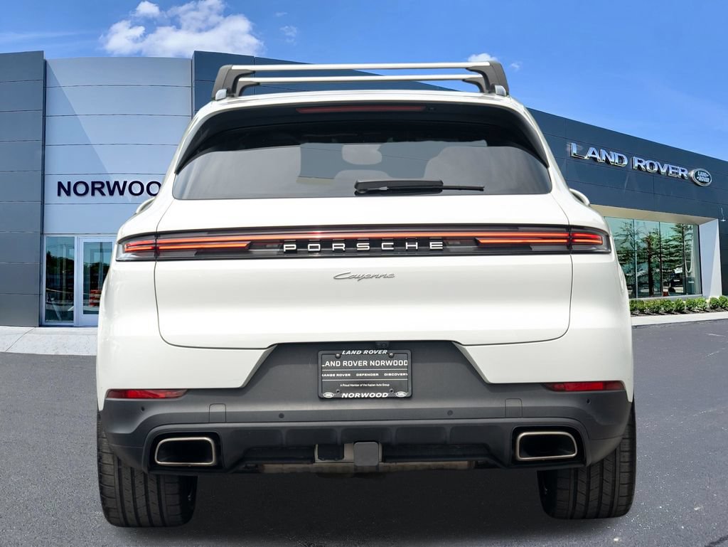 Used 2024 Porsche Cayenne AWD/4WD image 5