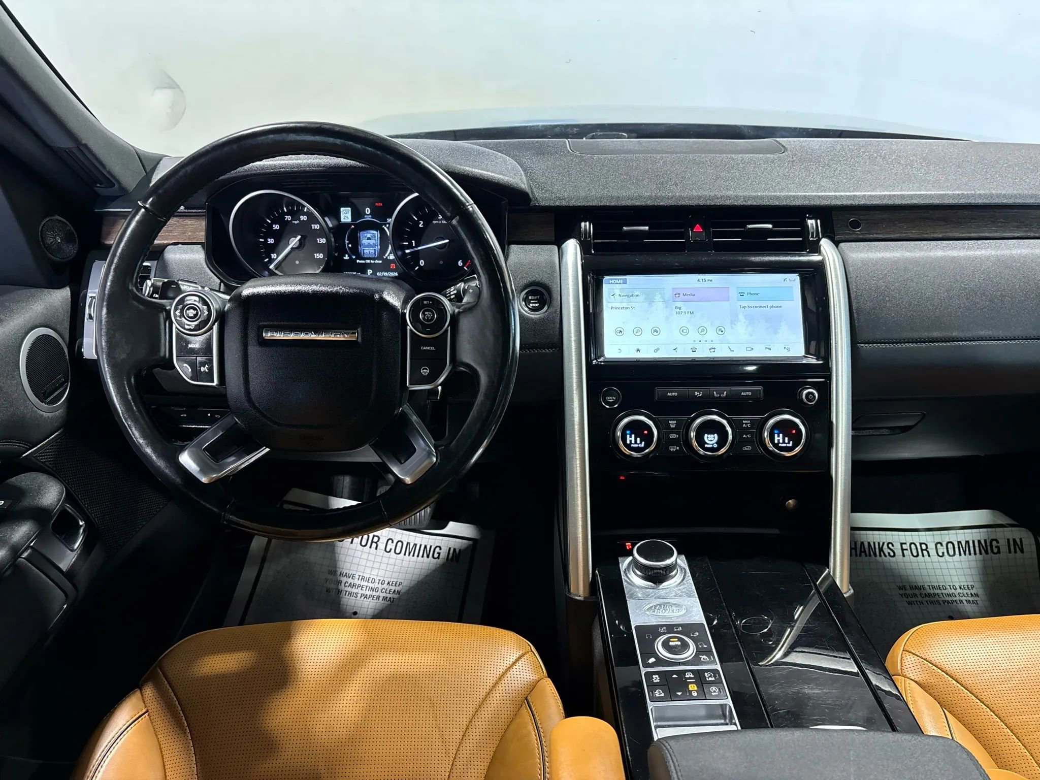 Used 2017 Land Rover Discovery HSE AWD/4WD image 17