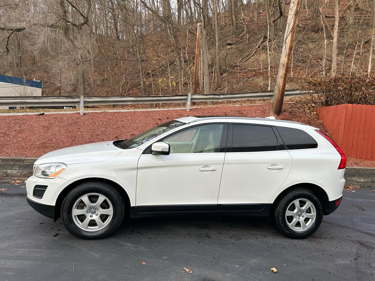 Used 2011 Volvo XC60 3.2 AWD/4WD image 2