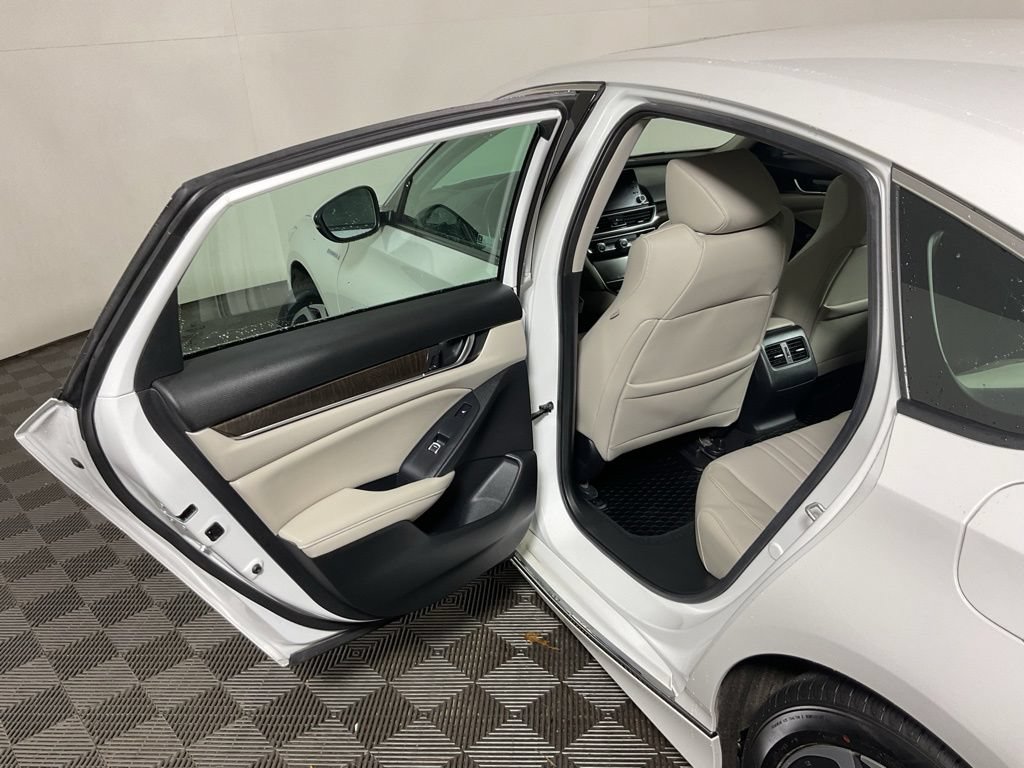 Used 2020 Honda Accord Touring image 31