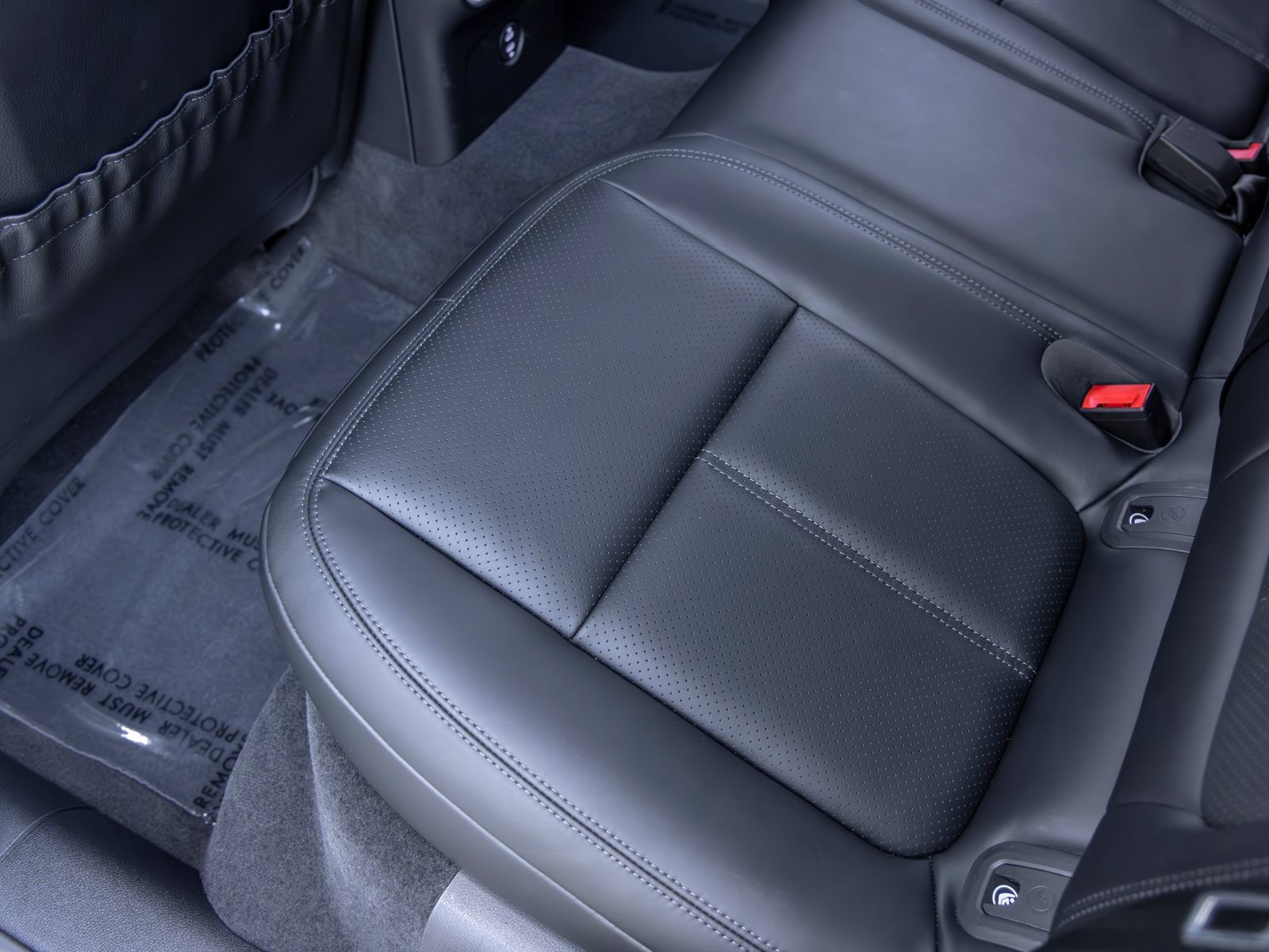Certified 2026 Porsche Macan AWD/4WD image 43
