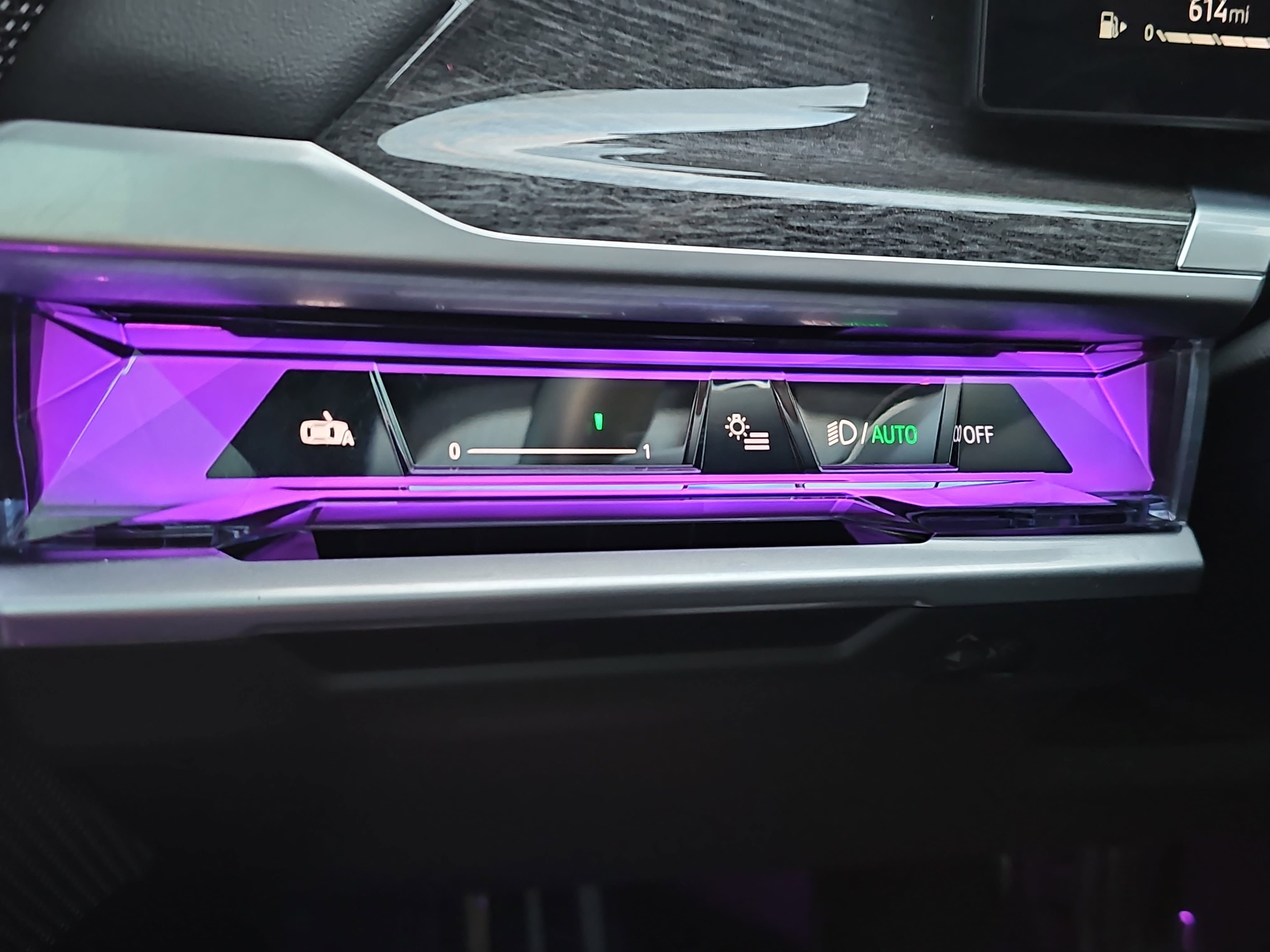 Certified 2023 BMW 740i w/ Executive Package image 28