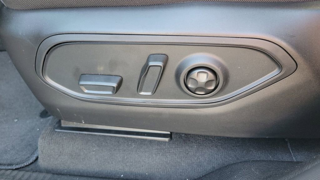 Used 2025 Jeep Grand Cherokee Laredo image 17