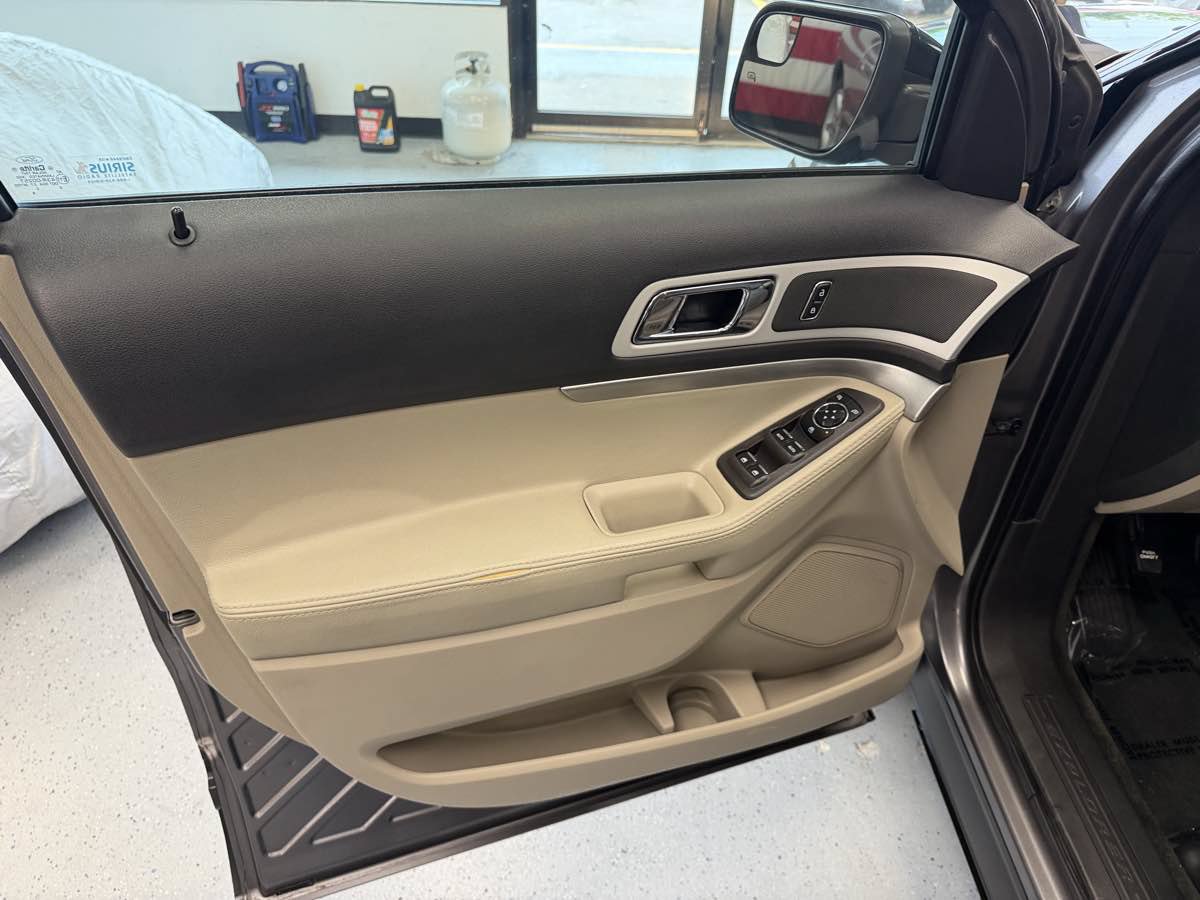 Used 2013 Ford Explorer XLT FWD image 24