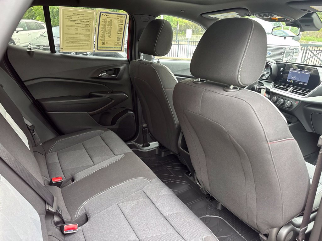 Used 2026 Chevrolet Trax RS w/ Sunroof Package FWD image 25