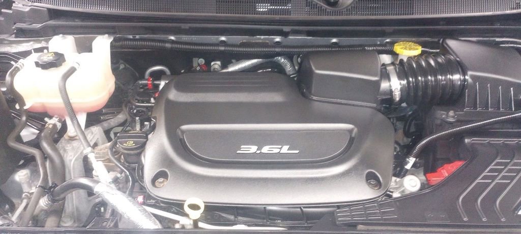 Used 2018 Chrysler Pacifica Touring-L Plus w/ Tire & Wheel Group image 8