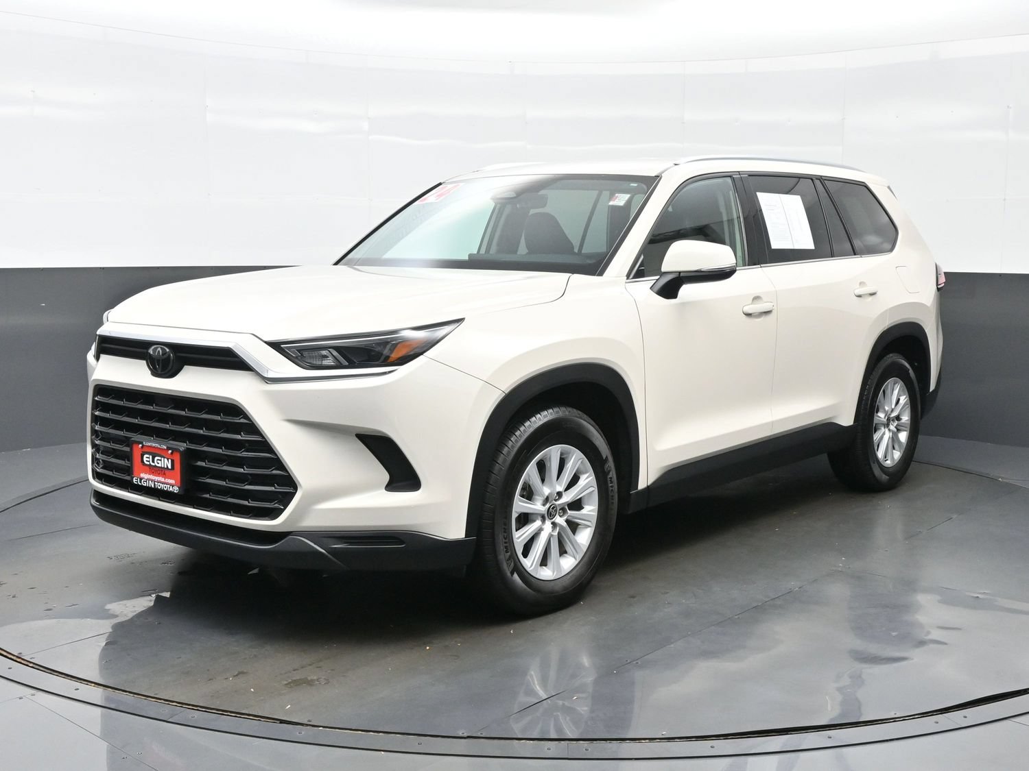 Used 2024 Toyota Grand Highlander AWD image 2