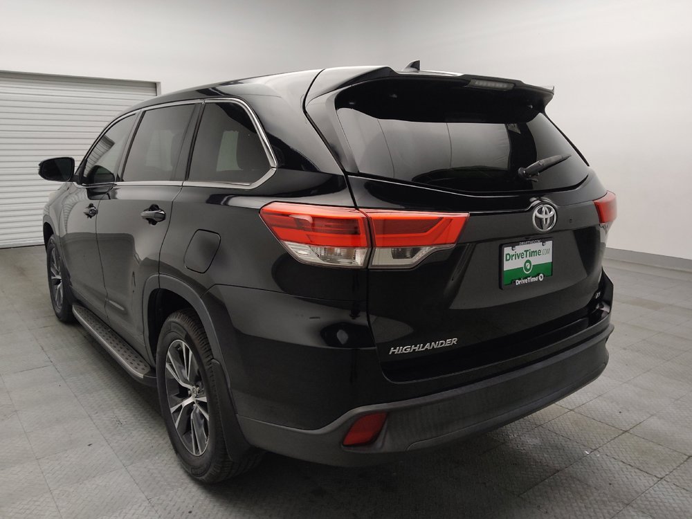 Used 2019 Toyota Highlander Plus FWD image 5