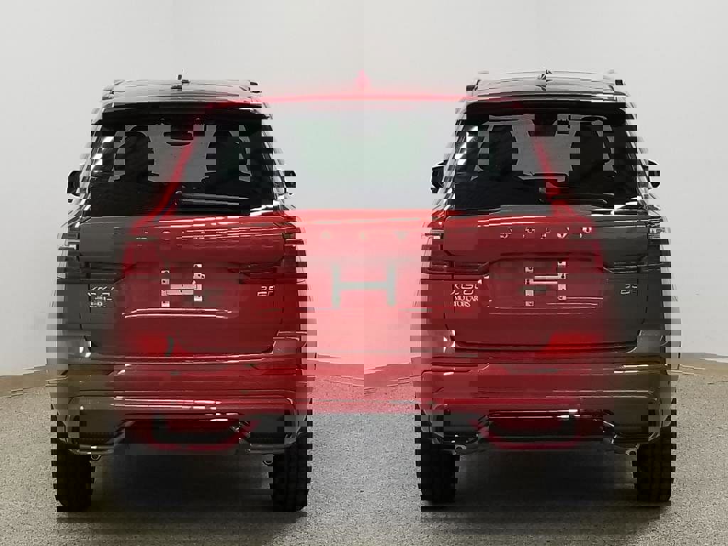 New 2025 Volvo XC60 B5 Plus w/ Climate Package image 4