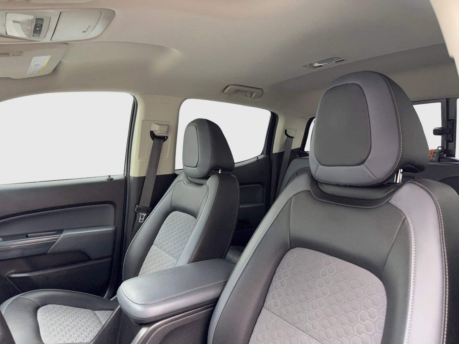 Used 2018 Chevrolet Colorado Z71 w/ Z71 Midnight Edition image 18