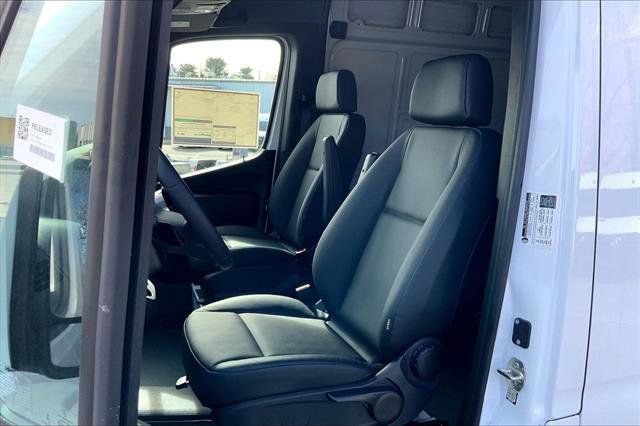 New 2025 Mercedes-Benz Sprinter 2500 image 9