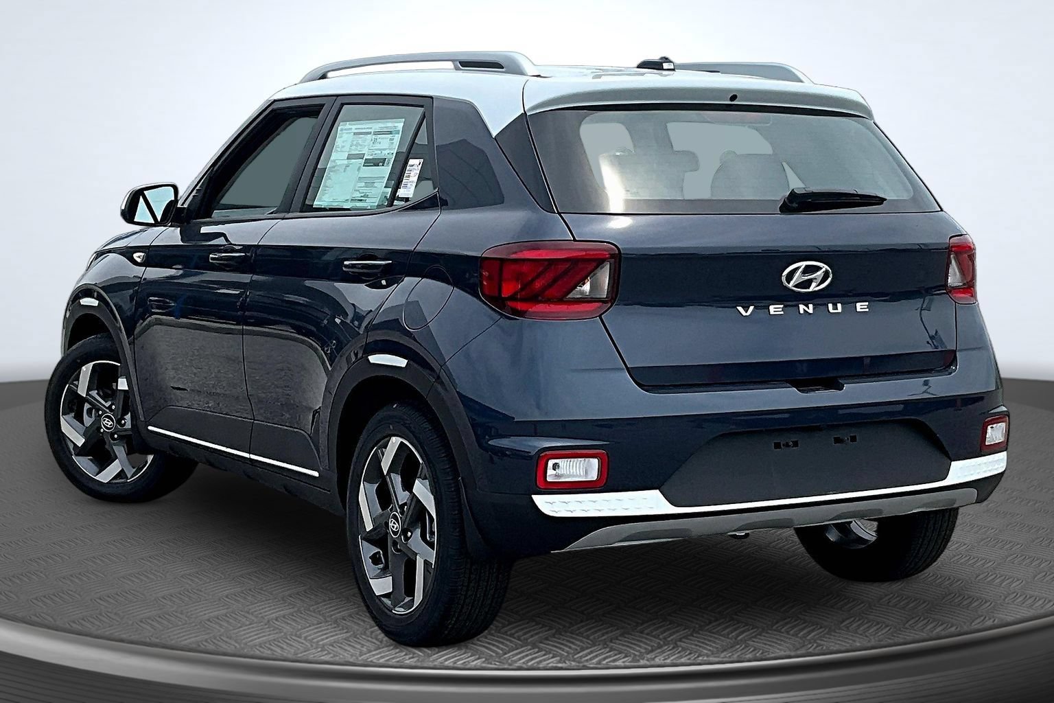 New 2026 Hyundai Venue SEL FWD image 4