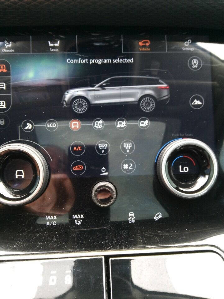 Used 2018 Land Rover Range Rover Velar S AWD/4WD image 58
