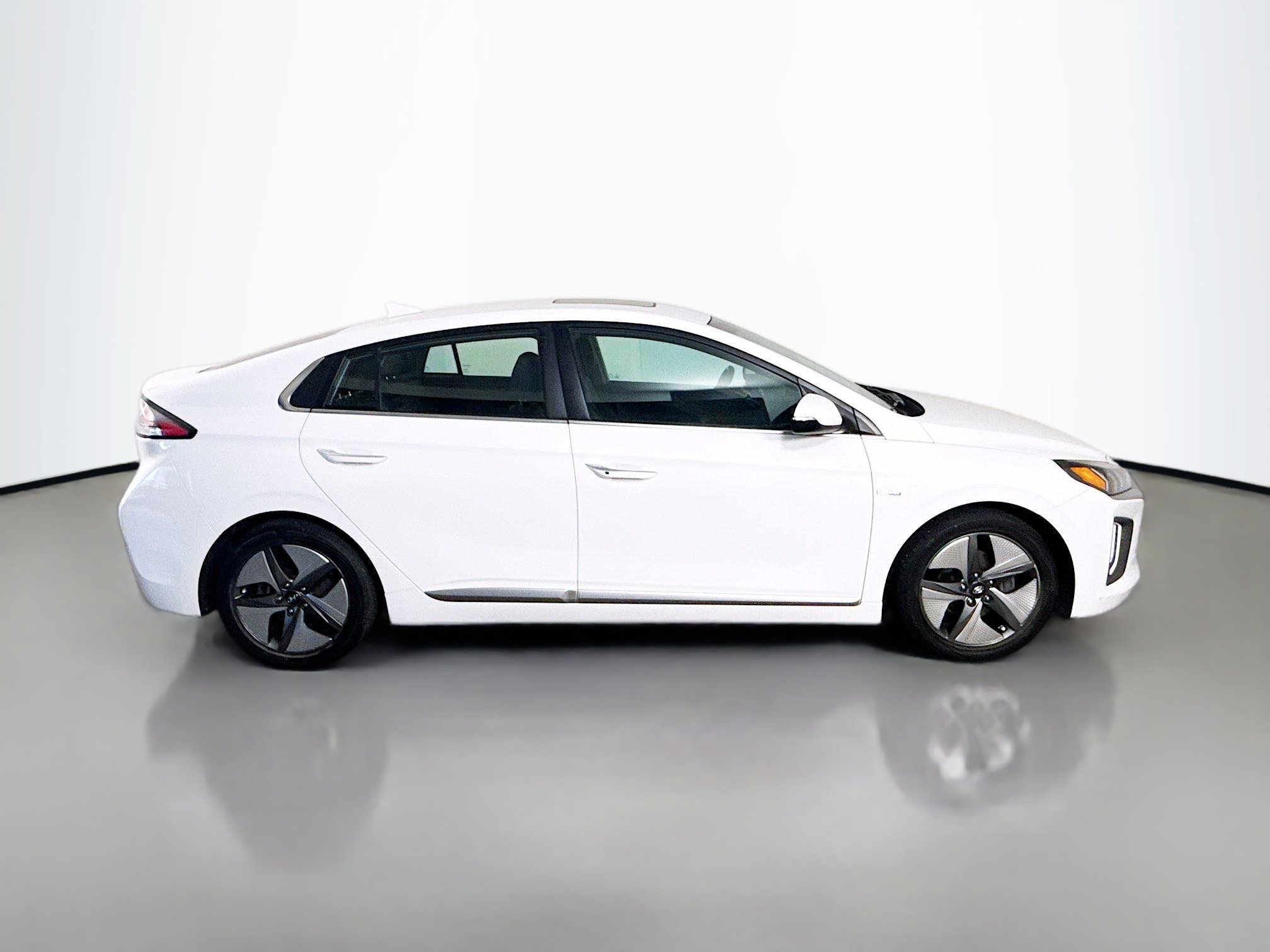 Used 2020 Hyundai Ioniq Limited image 11