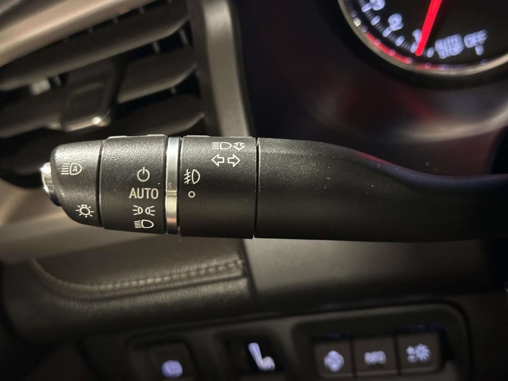 Used 2022 GMC Acadia Denali w/ Denali Technology Package AWD/4WD image 37