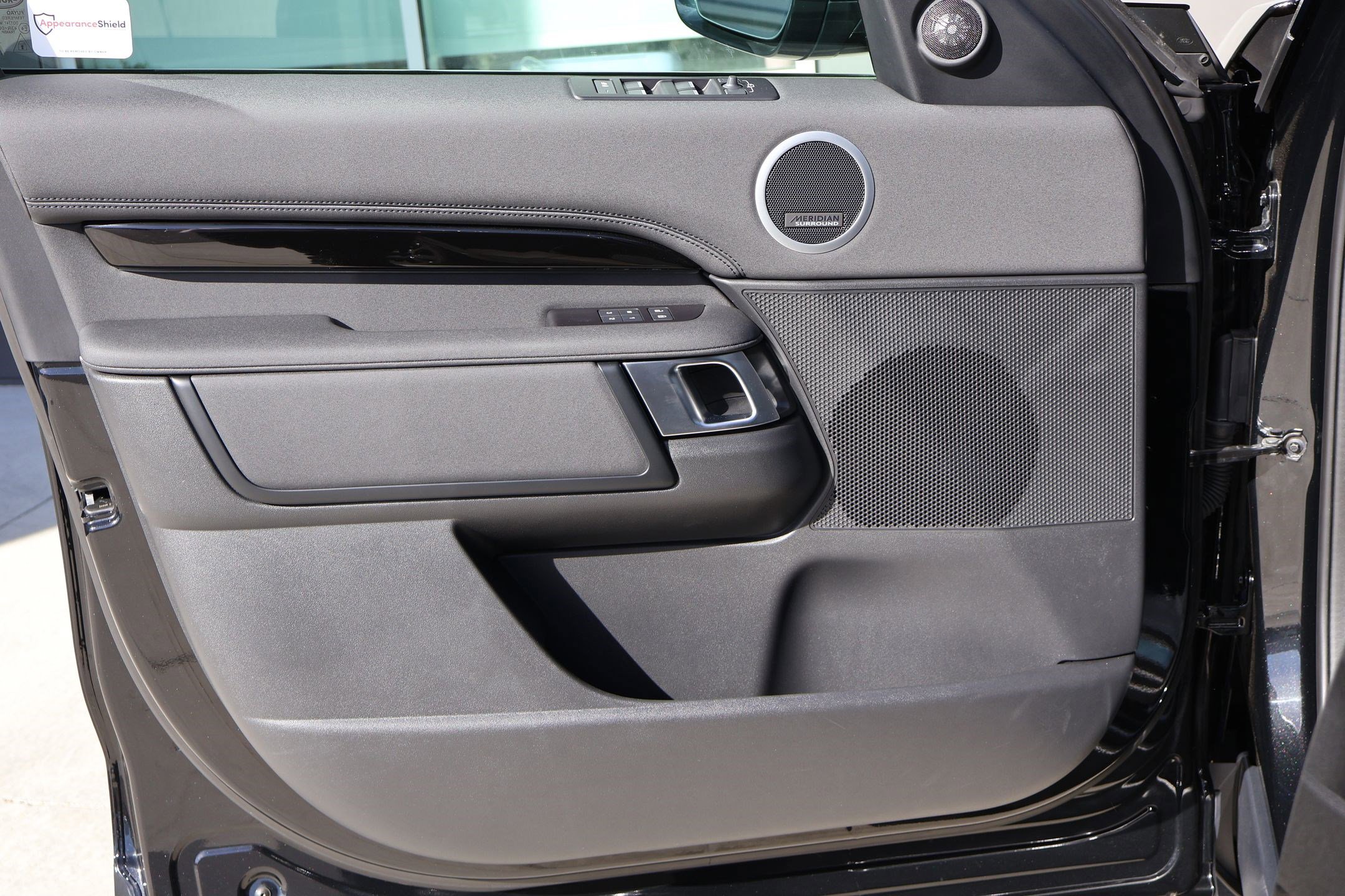 Certified 2025 Land Rover Discovery S image 12