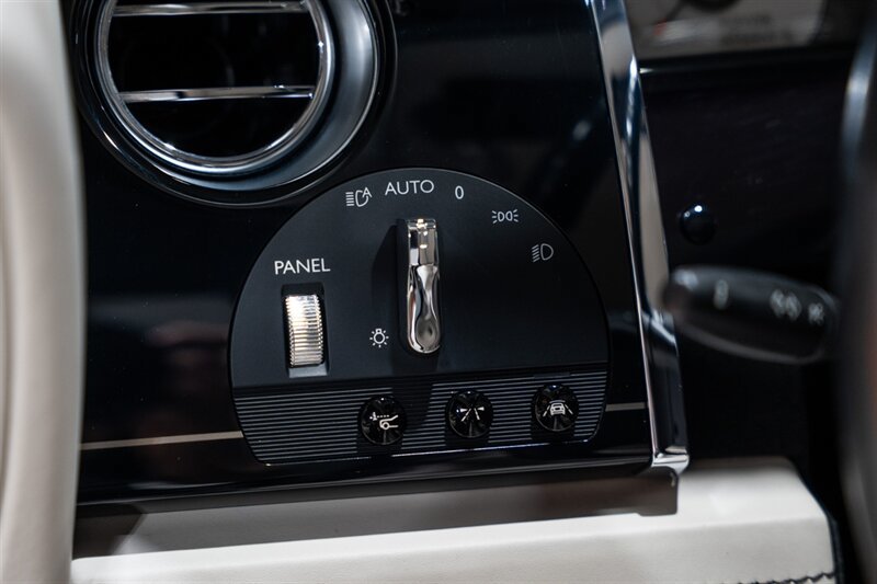 Used 2016 Rolls-Royce Wraith RWD image 59