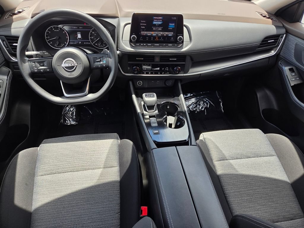 Used 2023 Nissan Rogue SV FWD image 7
