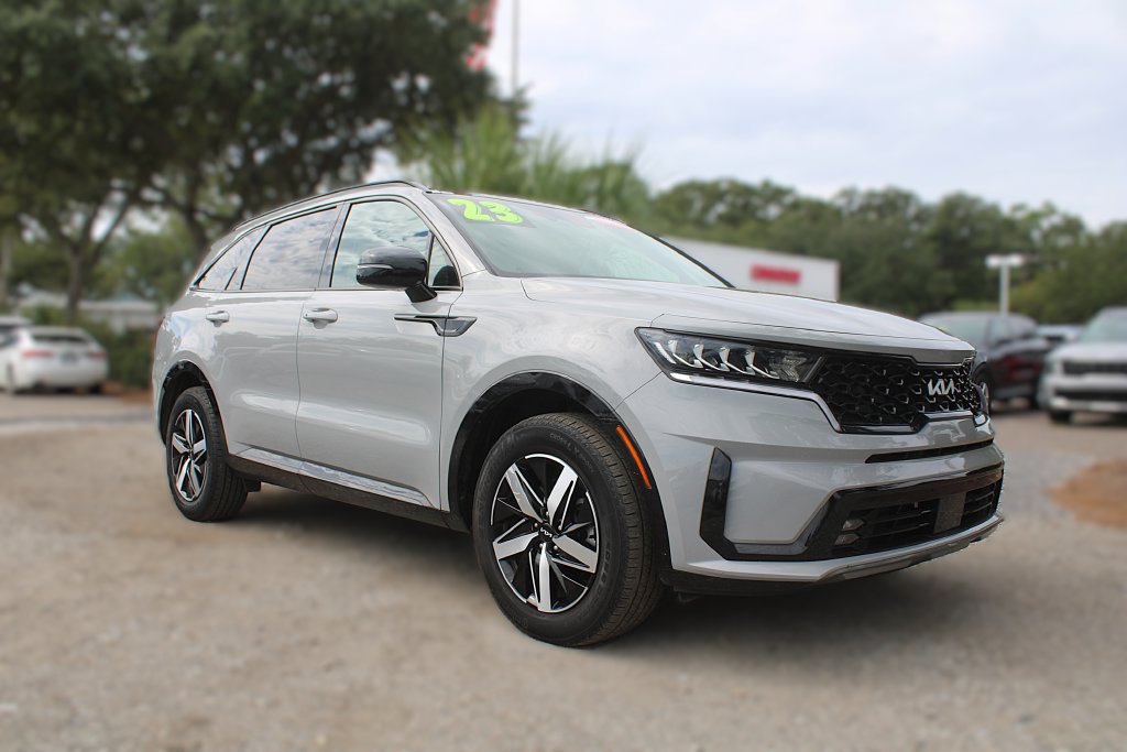 Certified 2023 Kia Sorento EX w/ Panoramic Sunroof Package FWD image 3