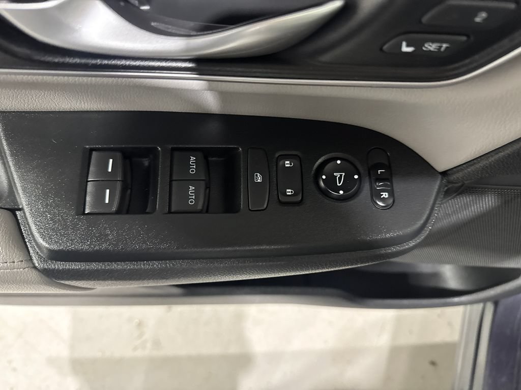 Used 2017 Honda CR-V EX-L image 18