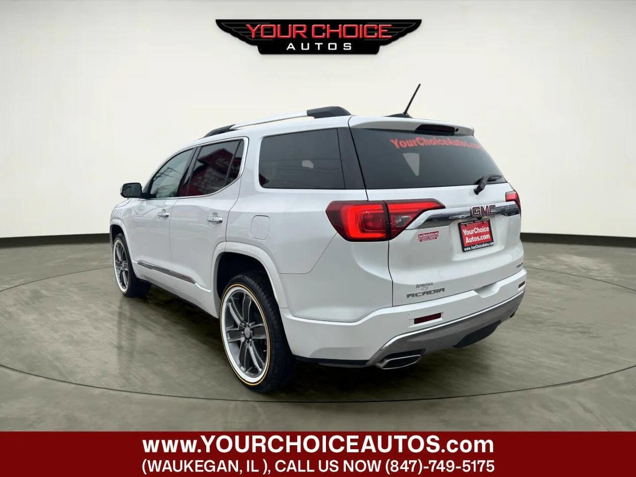 Used 2019 GMC Acadia Denali image 3