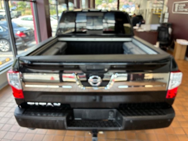 Used 2017 Nissan Titan Platinum Reserve RWD image 13