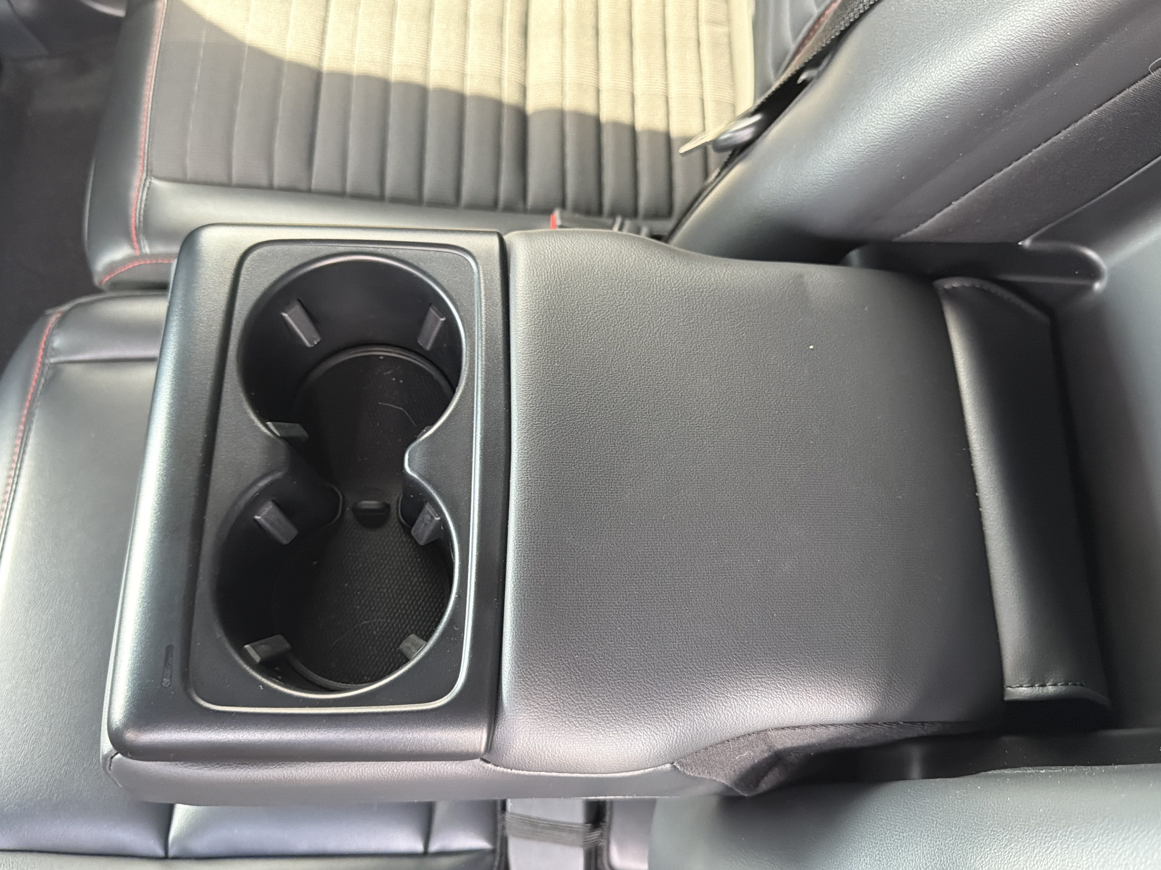 Used 2025 Ford Explorer ST-Line RWD image 10